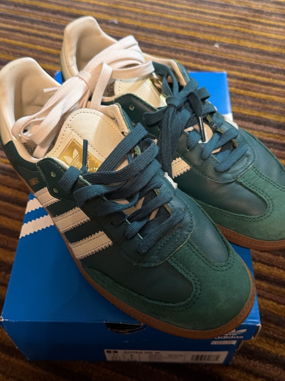 adidas samba Dark Green & White Classic Gum-Sole Sneakers used once size 8